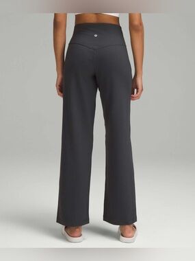 Lululemon Align High-Rise Wide-Leg Pant 31"
Graphite Grey size 2 pockets